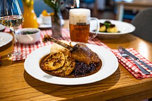 Svatomartinské hody se blíží. Restaurace zvou na chutná menu, program zpestří další akce