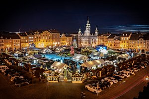 Začíná budějovický advent. Nasvícená zoo láká tisíce návštěvníků, vánoční atmosféru navodí i na výstavišti