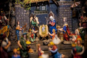 Krýzovy jesličky po sedmi letech lákají návštěvníky. Advent zavítá i do Domu gobelínů, lidé získají vánoční fotografie