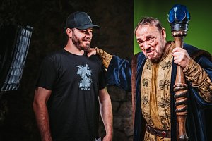 Herec John Rhys-Davies, představitel trpaslíka Gimliho, natáčel v Písku