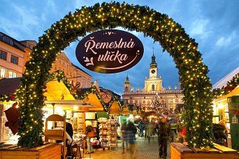 Vánoční čas na jihu Čech rozzáří tisíce světýlek. Adventní atmosféru nabídnou města, zámky i zoo.