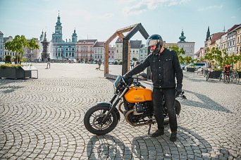 Na motorce v jižních Čechách: Volnost silnic, krása krajiny a setkání legend
